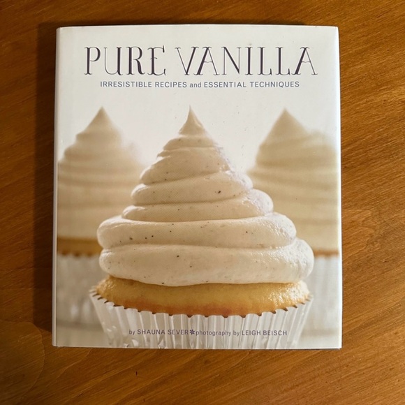 CUPCAKES COOKBOOK, MACAROONS COOKBOOK, PURE VANILLA COOKBOOK (ALL 3 HARDBACK) - Picture 12 of 15